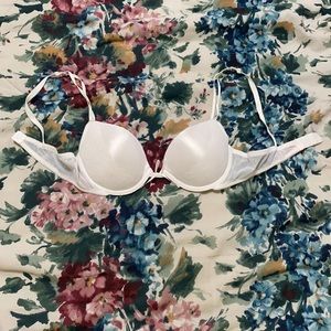 Vassarette White Push-Up Bra with Underwire